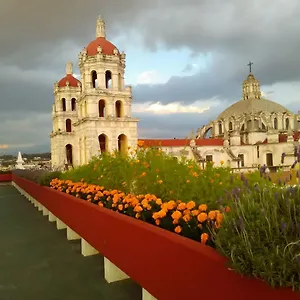 Colonial Hotel